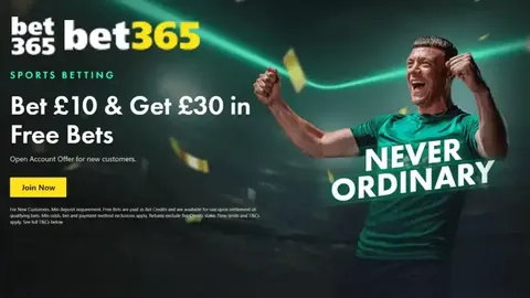 2025赛季中国职业足球联赛风云榜：上海海港领跑巅峰，广西蓝航末座瞩目对决！