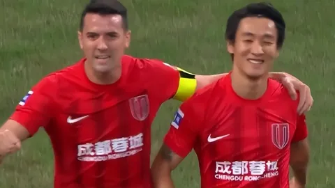 吕文君绝杀助上海海港2-1逆袭河北，张威追平比分刘祝润献关键一击